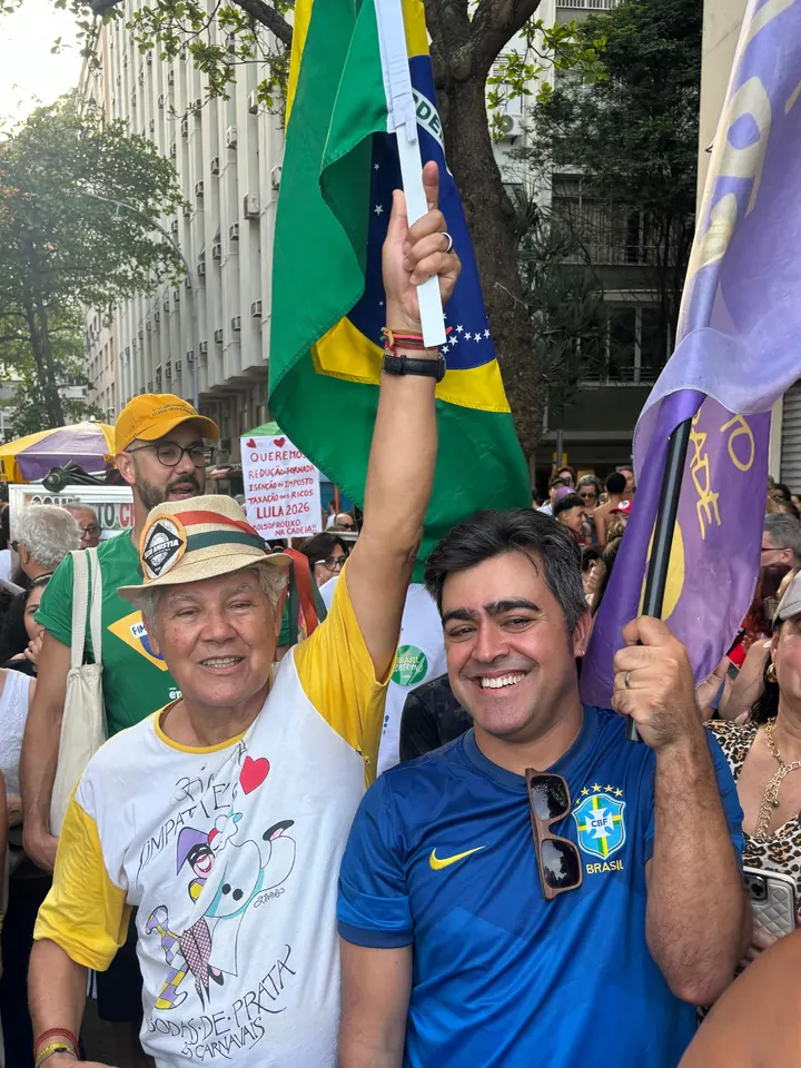Emanuel Alencar em manifesta&ccedil;&atilde;o popular