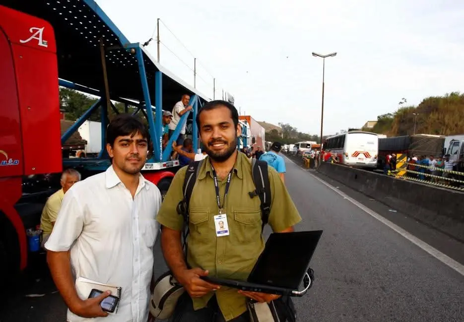 Emanuel Alencar em atividade comunit&aacute;ria